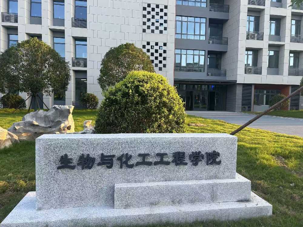 白云鄂博矿区扬州职业大学体育场高杆灯项目